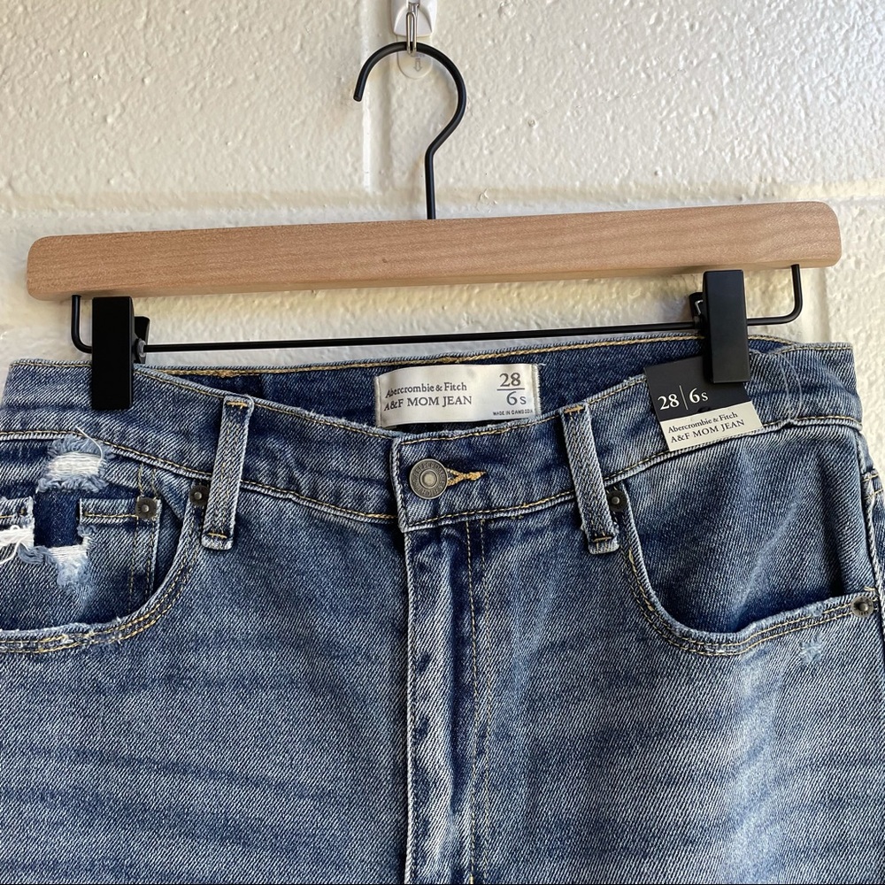 NWT Abercrombie & Fitch Mom Jeans Medium Wash Distressed Ripped 6 Short 28 - Picture 4 of 7